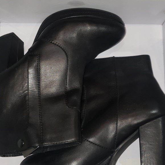 Leather ankle boots - Picture 3 of 3